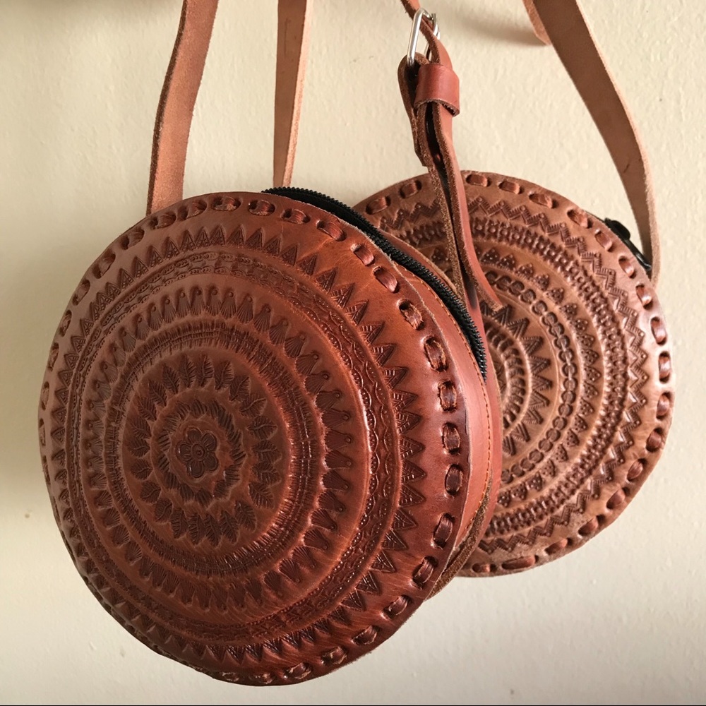 Small Leather Round Chiapas Bag - Picture 3 of 8